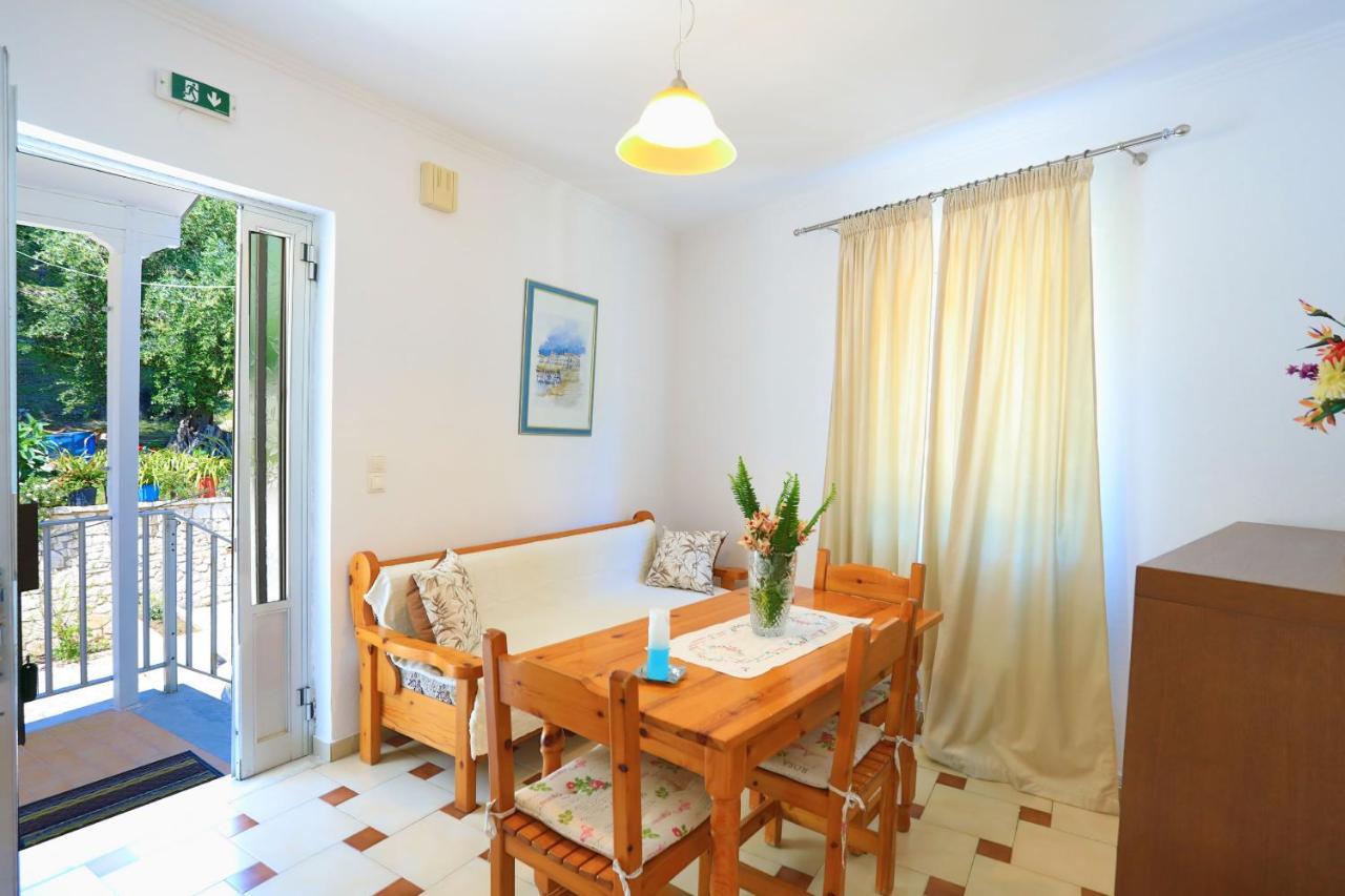 Alexandra Apartment Nisaki  Екстериор снимка
